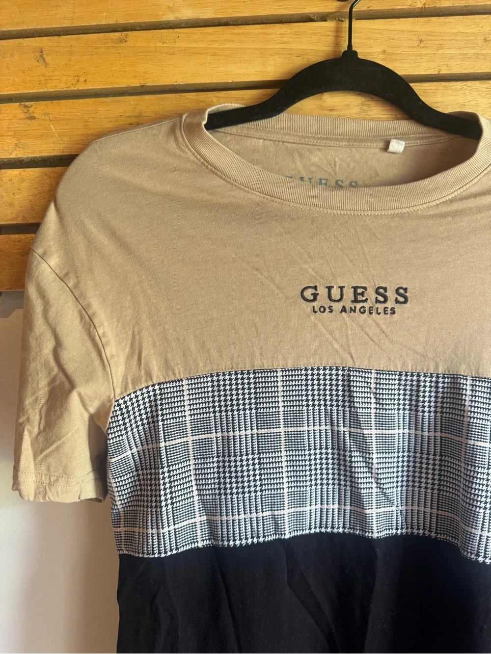 💗5 for $25💗 GUESS Men’s Beige, Black & Gray Colorblock Plaid Short Sleeve Tee - Picture 3 of 6